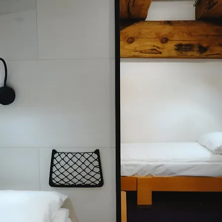 3 Monks And Apartments, Old Town 旅馆 *