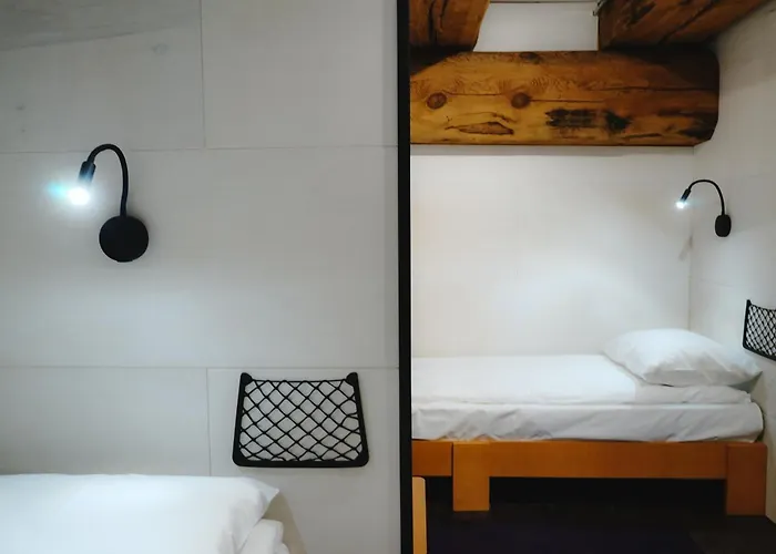 3 Monks And Apartments, Old Town Hostel *