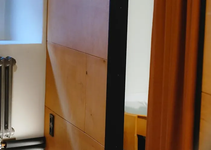 3 Monks And Apartments, Old Town Hostel *